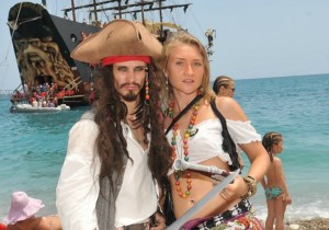 Пиратская яхта в Мармарисе